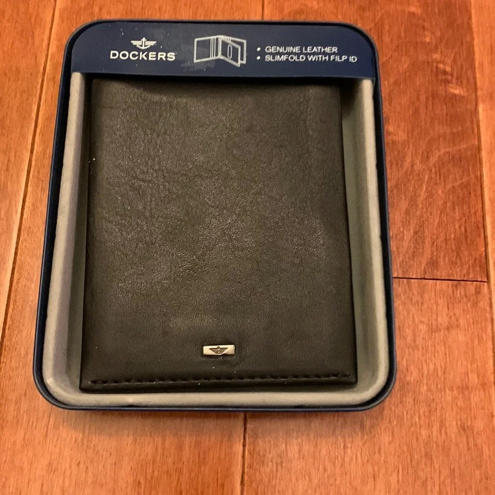 Dockers Black Leather Slimfold Wallet with Flip ID NWT Gift Boxed